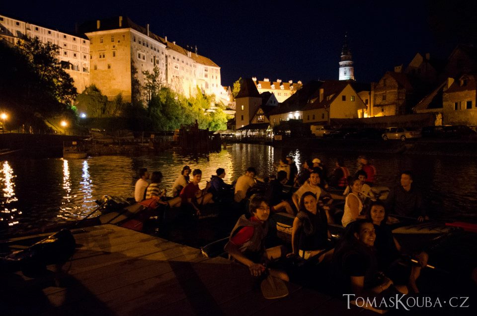 noční raftování v Českém Krumlově